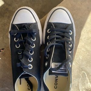 Black Platform low top converse